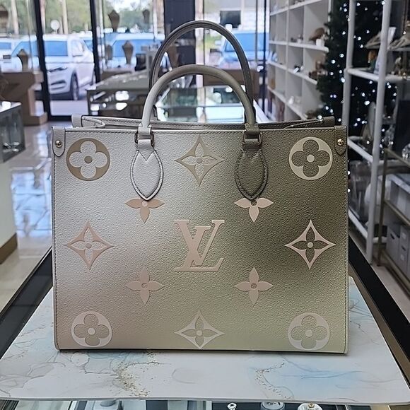 NEW!! RARE!!! Louis Vuitton Giant Monogram ONTHEGO MM Sunset Kaki Tote Bag Purse - Picture 1 of 16